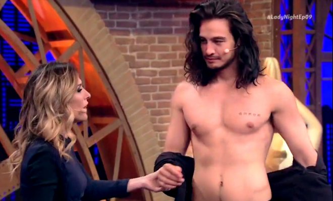 Tiago Iorc Fica Sem Camisa No Programa Da Tat Werneck