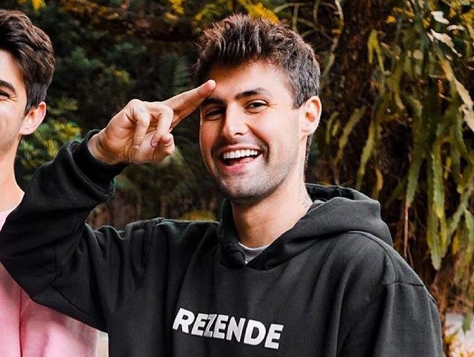 Youtuber Rezende Evil Surge De Sunga E Corp O Rouba Cena