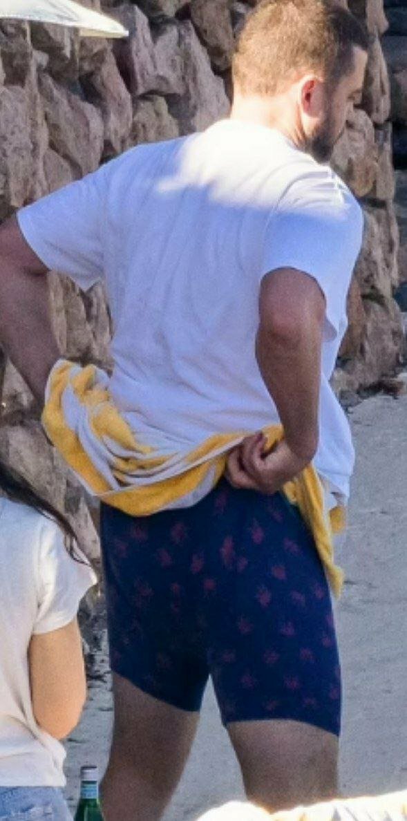 cantor Justin Timberlake é flagrado nu por paparazzi em praia