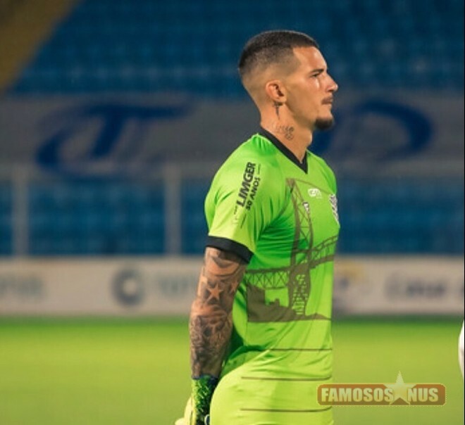 Goleiro do Inter posta nude e acaba chamando bastante atenção