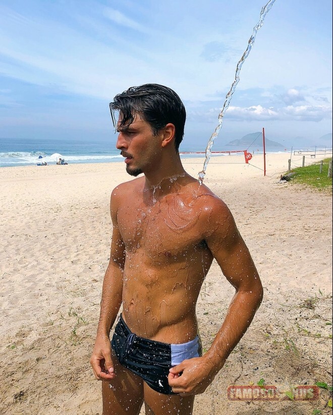 Brenno Leone mostra que é diferenciado no onlyfans