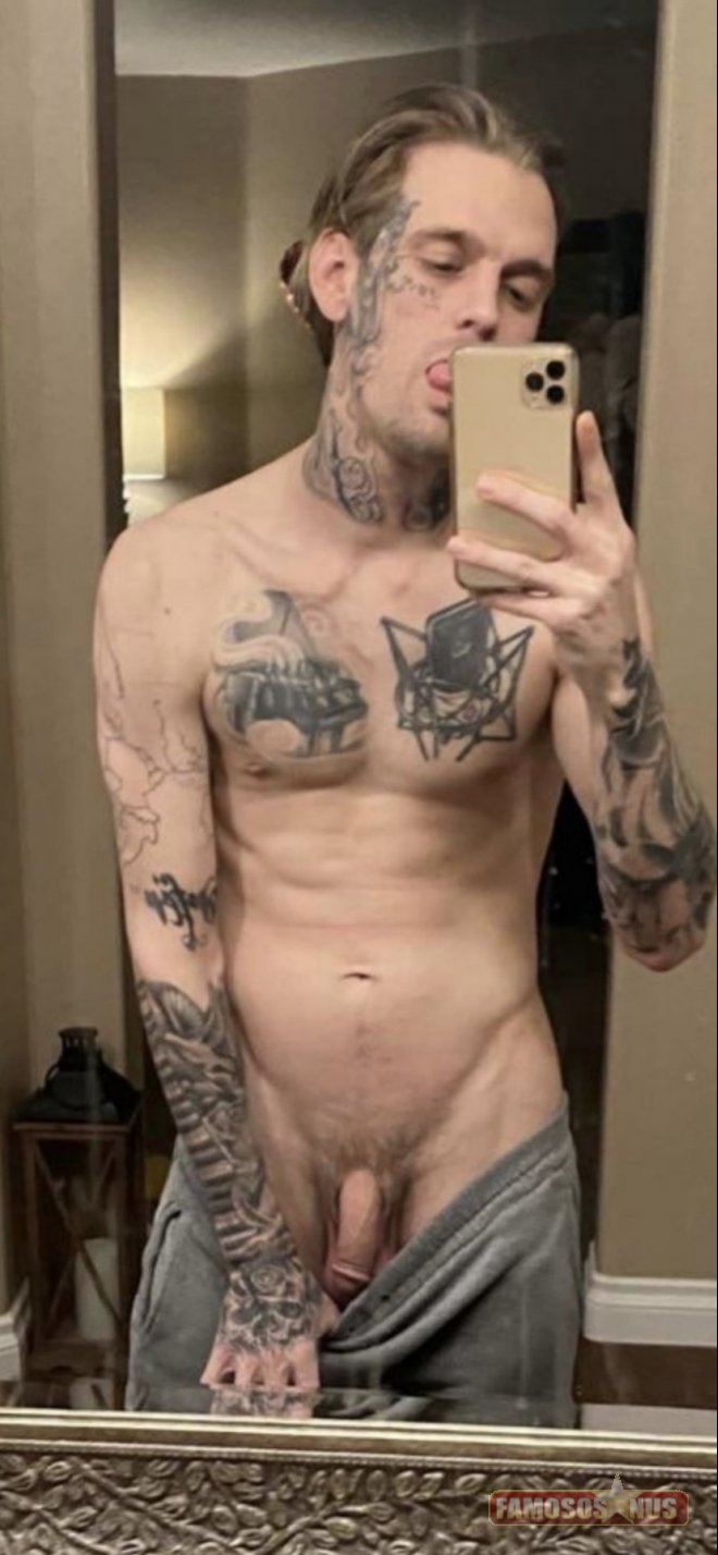 Causando, Aron Carter lançou muitas novas Nudes