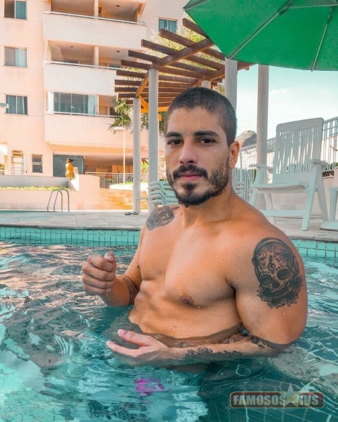 Ator Douglas Sampaio Volta A Viralizar Com Nudes Veiud O