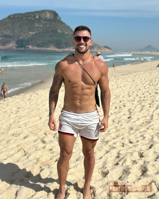 Saradissimo Arthur Picoli Impressiona Com Shape Na Praia